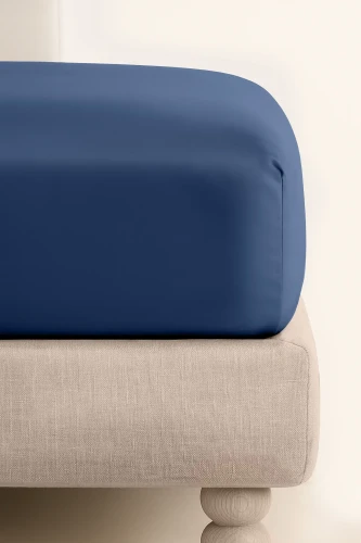 Prześcieradło jednobarwne satynowa bawełna granat 1.webp