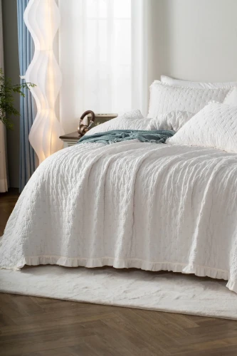 Poszewki i Narzuta Amour marszczona z falbanką Spod Igły i Nitki biała 1.webp