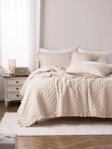 Poszewki i Narzuta Amour marszczona z falbanką Spod Igły i Nitki beż 3.webp