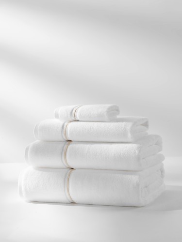 Ręcznik biały ze złotą bizą LIBRE