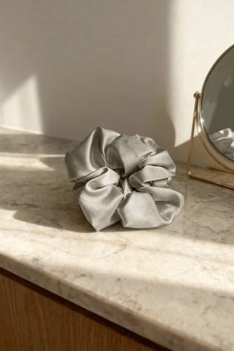Gumka do Włosów z Jedwabiu Scrunchie Kaszmirowa
