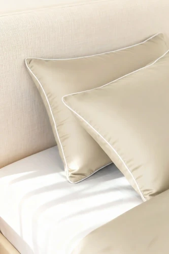 Bambusowa Poszewka z Białą Bizą Beżowa