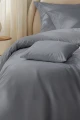 Pościel satynowa grafit aranż 2.webp