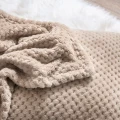 Koc Monte taupe 3 Spod igły i nitki.webp
